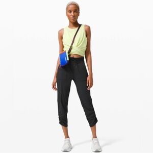LULULEMON | Beyond the Studio Crops | 6 | Black